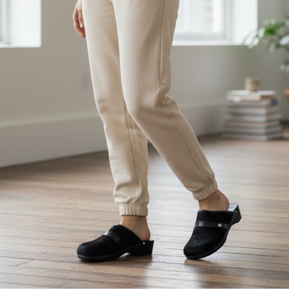 Hermès clog Black Slip-On Shoes - Picture 3 of 8